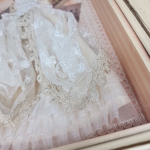 Victorian Shadow Box 3D Diorama Framed Art Ladies Off Whi Dress Roses 13" X 9.5" - Picture 3 of 6